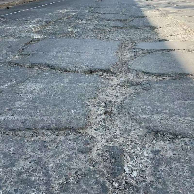 玛沁路面起砂露石子修补料